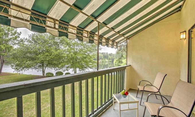 Niceville Apartment | Niceville Condo with Pool Access Less Than 8 Mi to Destin!