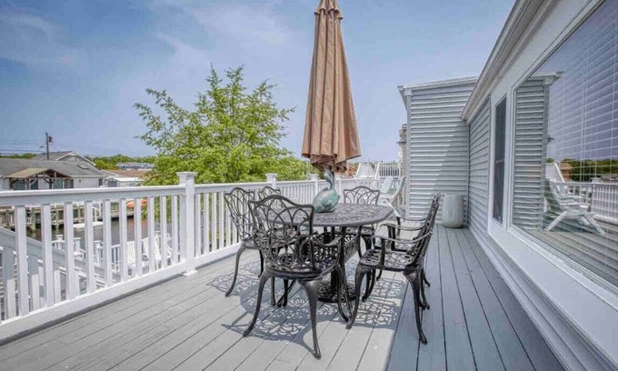Beach Haven West House | Nicole's Place Beach Haven · Beautiful Waterfront Ranch for 8