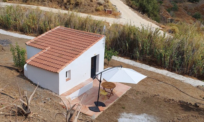 Rio Velez House | Nido de amor for couples! In a quiet orchard. Swimming pool. Wifi