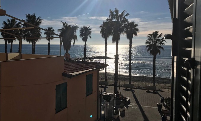 San Lorenzo al Mare Apartment | Nido del Gabbiano, studio apartment on the sea