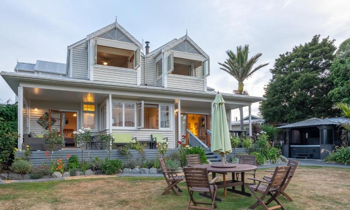 Kaikoura Bed & Breakfast | Nikau Lodge