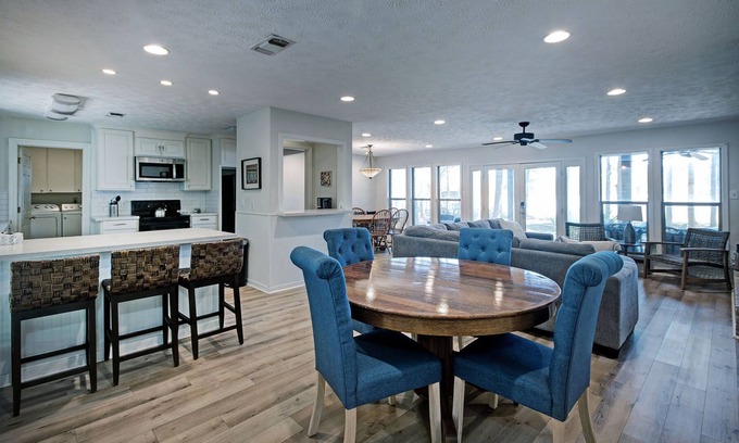 Flowood House | Nine Bed Waterfront Getaway | Great for Fisherman