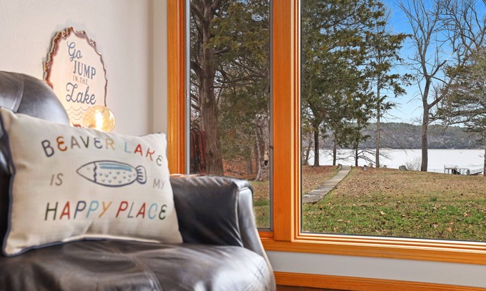 Springdale House | Ninnie & Papaw's Paradise Cove on Beaver Lake