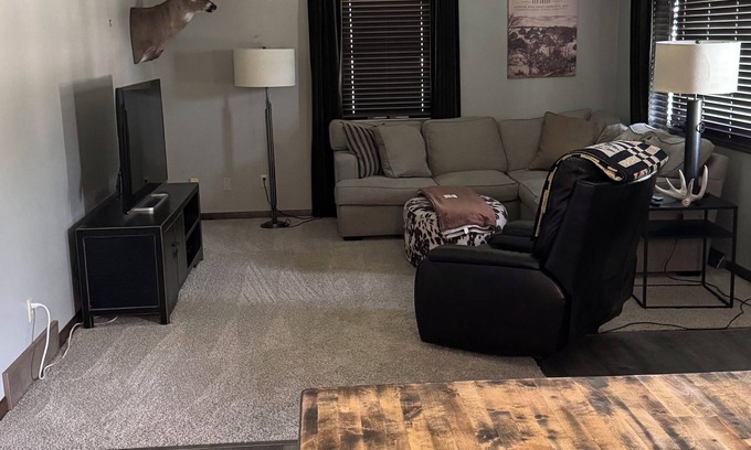 Knox County House | Niobrara private getaway!