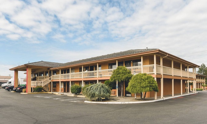 Fife Hotel | Niwas Inn