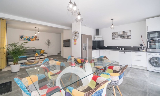Saint-Mitre-les-Remparts House | nnSublime 4-star house ⭐️⭐️⭐️⭐️ (rated by professionals "GITES DE FRANCE")