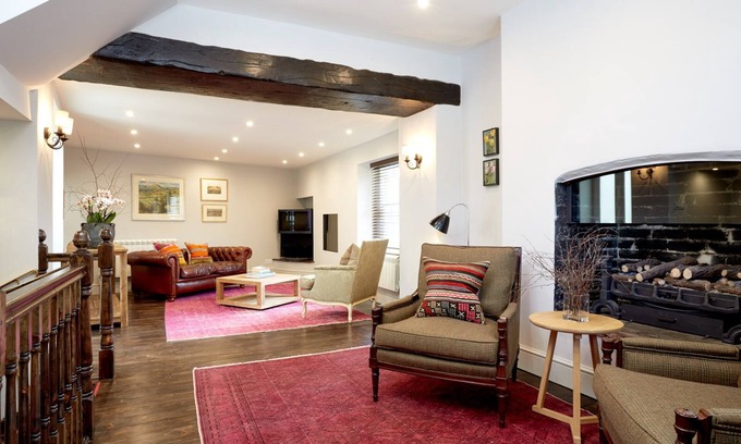 Abergavenny Cottage | No. 17 Cottage, adjacent to the Abergavenny Hotel