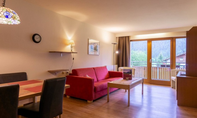 Graen Apartment | No. 2 Snow rose - HAUS fern