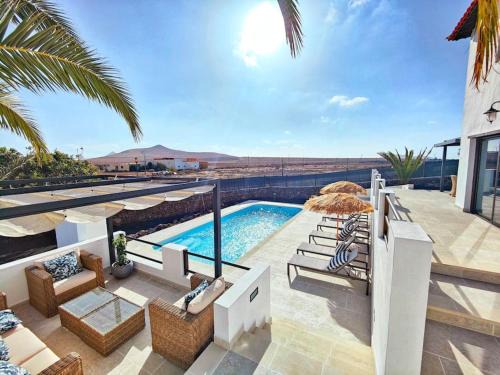 La Oliva Villa | No 2. Stunning 4-Bedroom Villa with Large Pool
