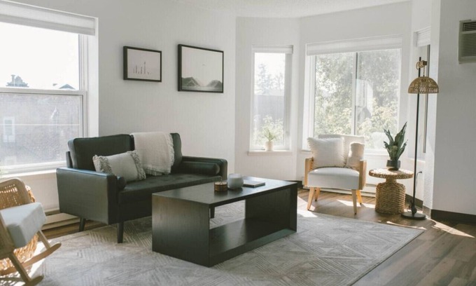 East Hillside Apartment | No. 202 Monthly Downtown Professional Loft