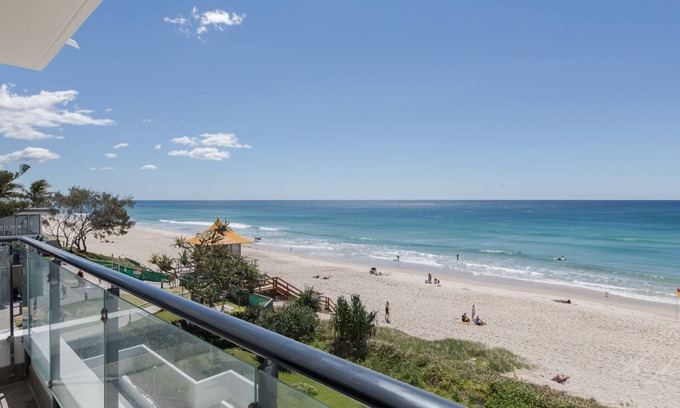 Mermaid Beach Apartment | No 5 @Darenay 3 Bedroom Oceanfront Apartment
