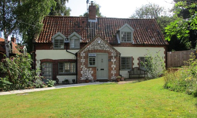 Holkham Bed & Breakfast | No 52 'Sea Holly' Holkham