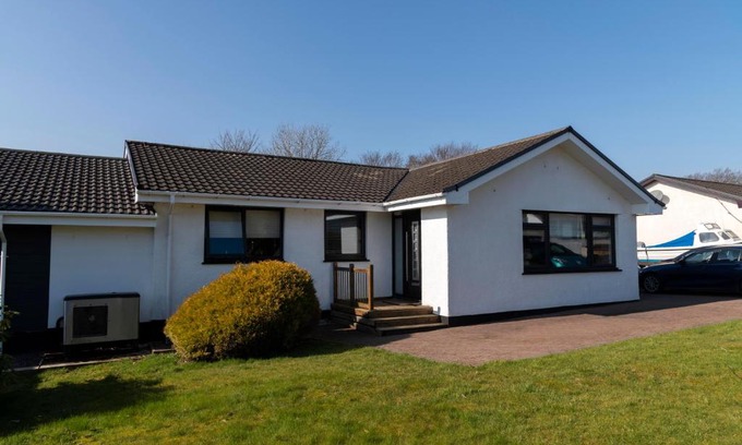 Achachork House | No. 7 Glamaig Place