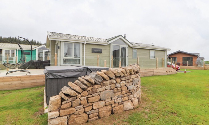 Cockermouth Cottage | NO.7 SKIDDAW VIEW, pet friendly, country holiday cottage in Aspatria