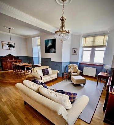 Arden Apartment | No 8 Lomond Castle