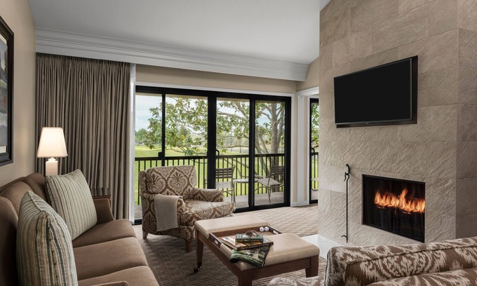 Napa Hotel | No Boring Days! 4 Spacious Suites Close to Black Stallion Winery, Onsite Golf!