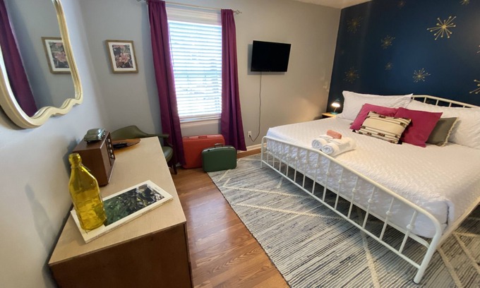 Murfreesboro House | NO CLEANING FEE! Midcentury Modern 2 bedroom-sleeps 6-King, Queen & Sofa Bed