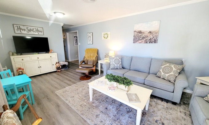 Newport House | No Cleaning Fee - Steps to Entertainment - King Bed - Family Friendly