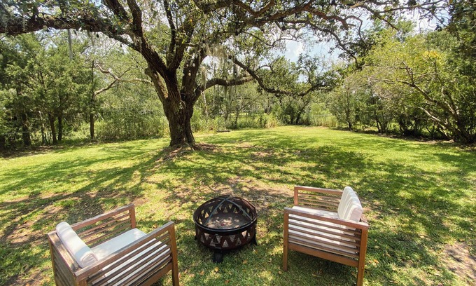 West Ashley House | No Fee Fiesta: NO CHORE LISTS-Pet Friendly, Close to Downtown + Beaches