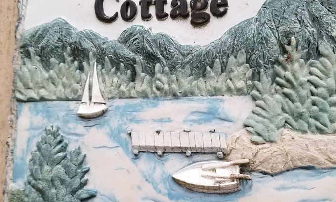 Carrying Place House | NO LONGER RENTING - Casual waterfront cottage on Weller's Bay