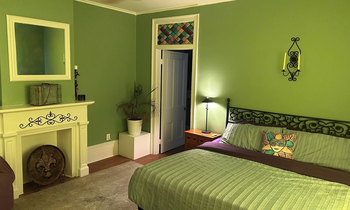 Saint Roch House | NO PET FEES Vivacious 2-BR pet friendly house near French Quarter and Superdome!