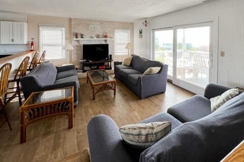 Emerald Isle Apartment | No Regrets Up