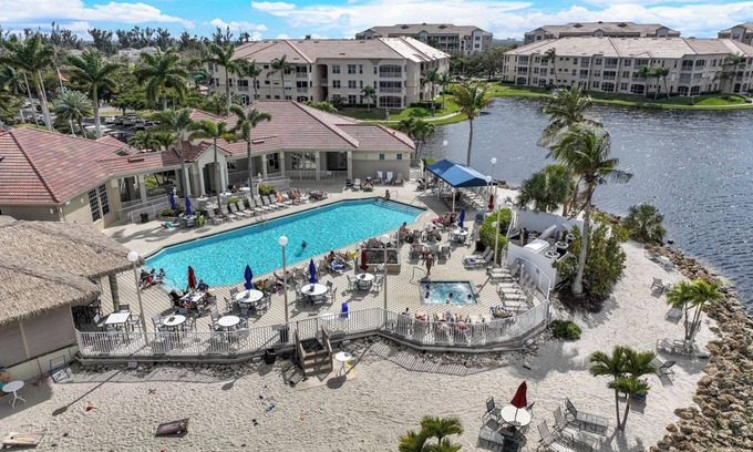 Tropical Cove Condo | No Worries, Tee On at Lexington CC Golf Village