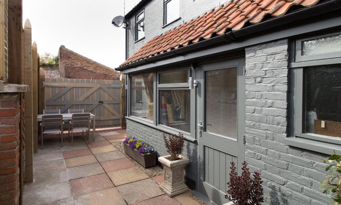Brancaster Staithe House | No33 HILLVIEW LODGE BOUTIQUE COTTAGE
