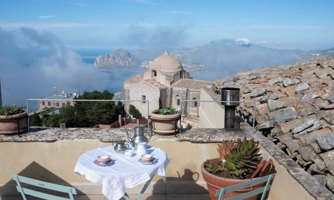 Erice Bed & Breakfast | Noble palace sky view in the mountains, near the historic center of Erice