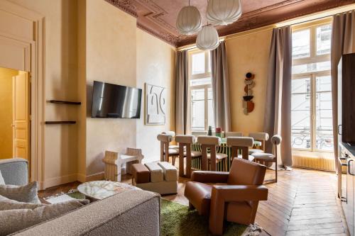 Quartier de la Porte-Saint-Denis Apartment | NoChichi Collections - Grands Boulevards