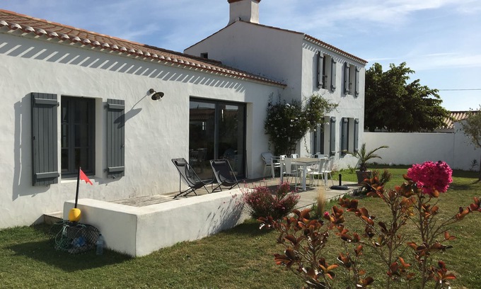 Noirmoutier-en-l'Ile House | Noirmoutier island, Le Vieil beautiful 4 bedroom house (sleeps 8) near the beach