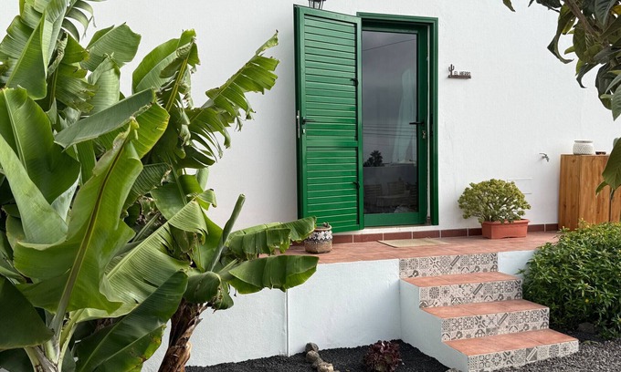 Tinajo Ski Chalet | NoPasaNada: apartmento privado el Hierro, vistas al jardín