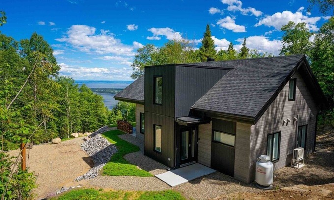 Les Eboulements Ski Chalet | Nordik Emma 157 | Hidden bliss, great river view, jacuzzi