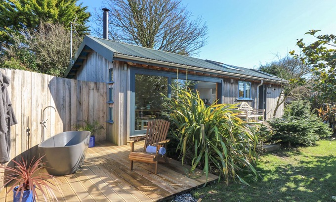 Truro Cottage | NORDSTROM, with open fire in Callestick