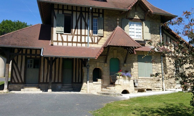 Vaureal House | Norman house in a 20 hectare park, 30 km north-west of Paris