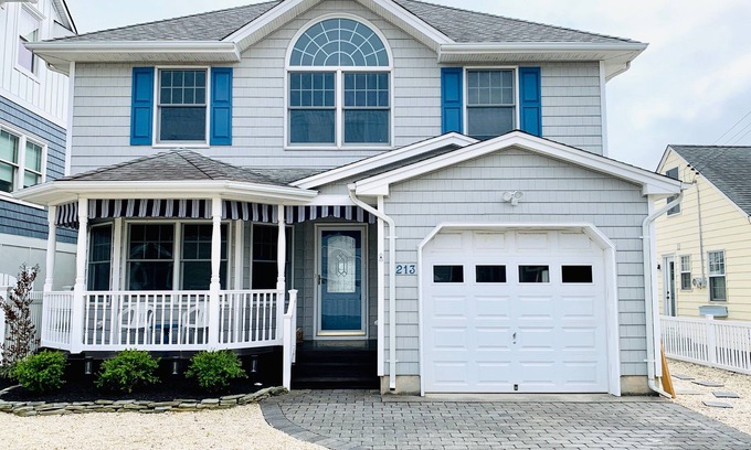 Normandy Beach House | Normandy Beach - Fabulous 6BR/3BA On The Lagoon, Kayaks, Bikes, and Kids Room.
