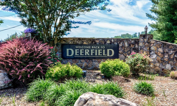 La Follette Condo | Norris Lakefront Condo at Deerfield Resort