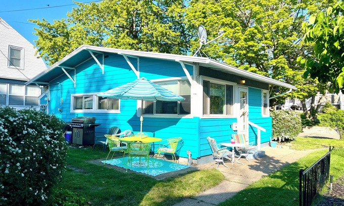 South Haven Cottage | NORTH BEACH - 1 Bed/1 Bath Cottage just steps from the beach & amazing sunsets