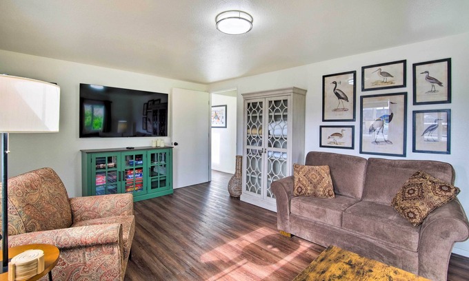 North Bend House | North Bend Home w/Cornhole Court & Putting Green