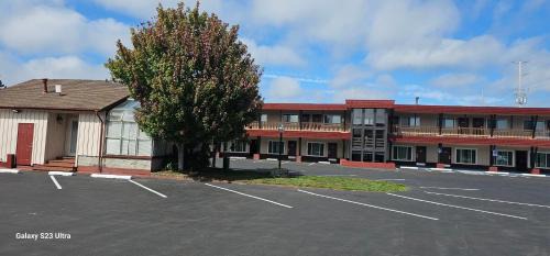 Crescent City Hotel | North Coast Inn