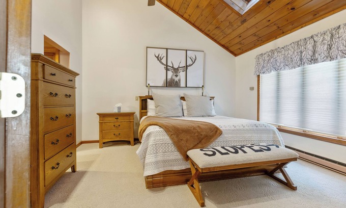 North Conway Condo | North Conway Getaway! Stonehurst Village Condo - 2,500 Sq. Ft