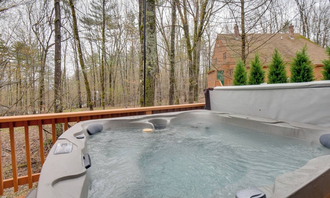 North Conway Apartment | North Conway Townhome w/Private Hot Tub & Deck!