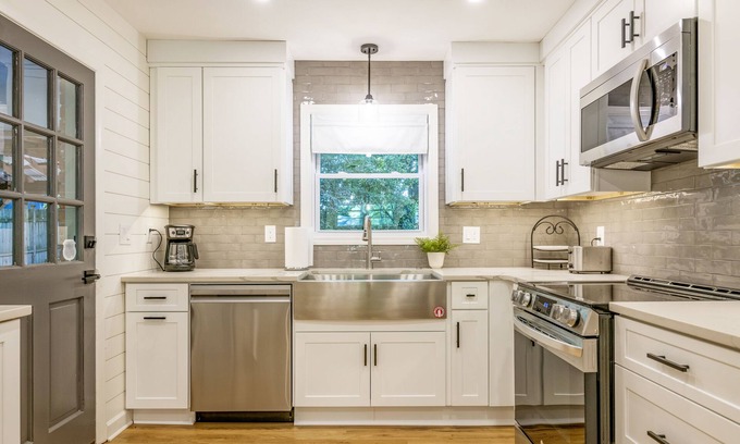 North Decatur House | North Decatur Ranch in great neighborhood.