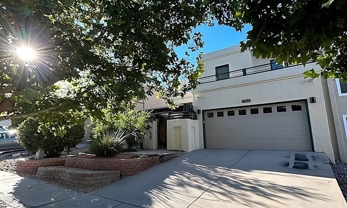 Northeast Heights House | North East Heights Exquisite Townhome Balloon Fiesta-Balconies-Patios-Hot Tub!