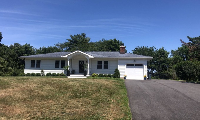 Baiting Hollow House | North Fork Long Island Retreat Beach Home