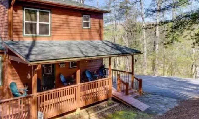 Blairsville Cabin | North Georgia Mountain Getaway: 3 BR/3 BA, Fire Pit & Game Room
