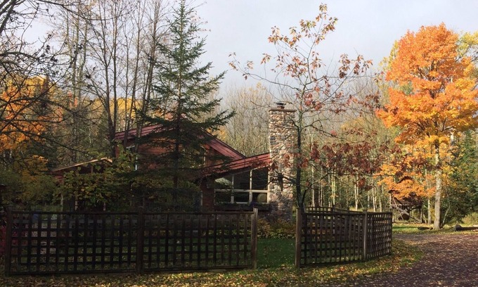 La Pointe House | North House - Custom-built Home tucked away in the Woods, near Russell Bay!