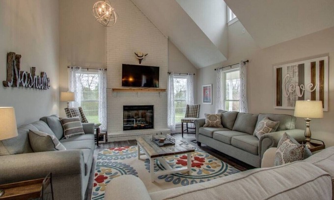 Hendersonville House | North Nashville Farmhouse