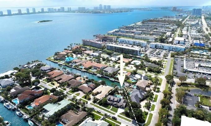 Florida North Atlantic Coast House | North Palm Beach Coastal Waterfront Family Estate