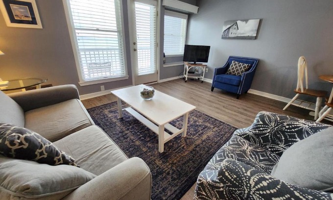 Traverse City House | North Shore Inn TC 208